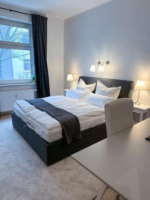 Modern City Apt. -With 2 Tv, Netflix And Work Desk Essen Exterior photo
